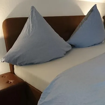An Der Gruenen Donau - Ferienwohnung, Ferienzimmer, Parken Bitte Gegenueber Auf Der Strassenseite Ubytování v soukromí Immendingen