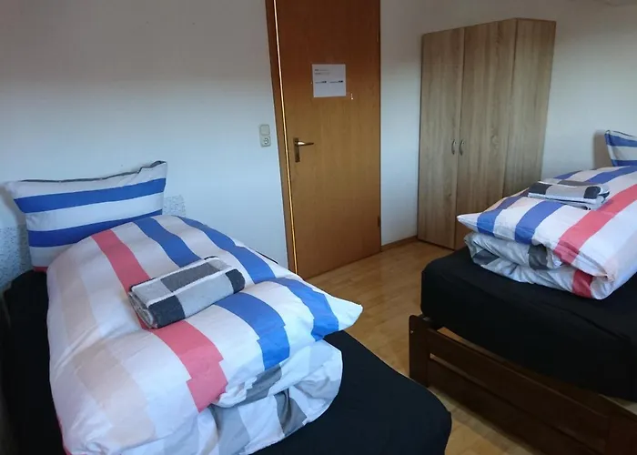 ホームステイ An Der Gruenen Donau - Ferienwohnung, Monteurwohnung, Wir Bieten Keine Parkplaetze, Verpflegung Oder Tuecher An, Parken Nur Gegenueber Auf Der Strassenseite *